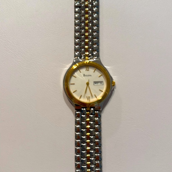 Bulova watch, beautiful two-toned. - Picture 3 of 11